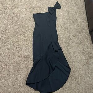 Gorgeous women’s one shoulder midi black dress